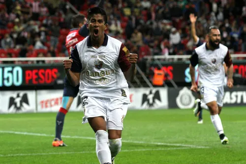 Jugadores del Atlante celebran un gol