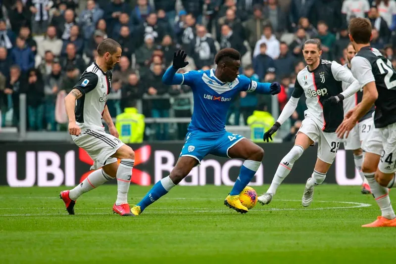 TWITTER @BresciaOfficial El delantero italiano enfrentando a la Juventus