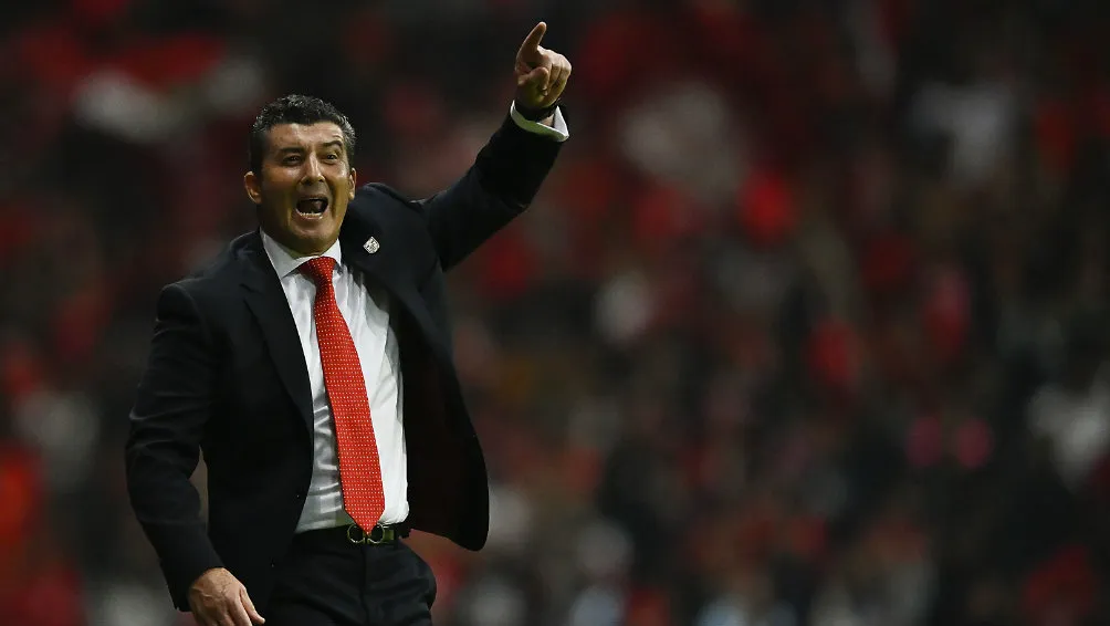 El Chepo de la Torre dando instrucciones