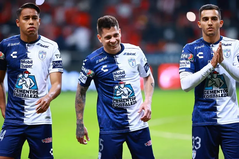 El paraguayo antes de un partido con los Tuzos