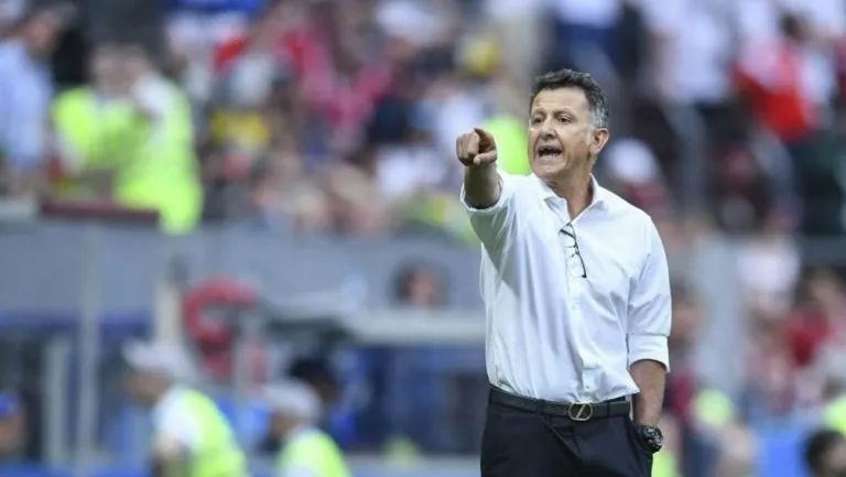 Juan Carlos Osorio durante un partido de México