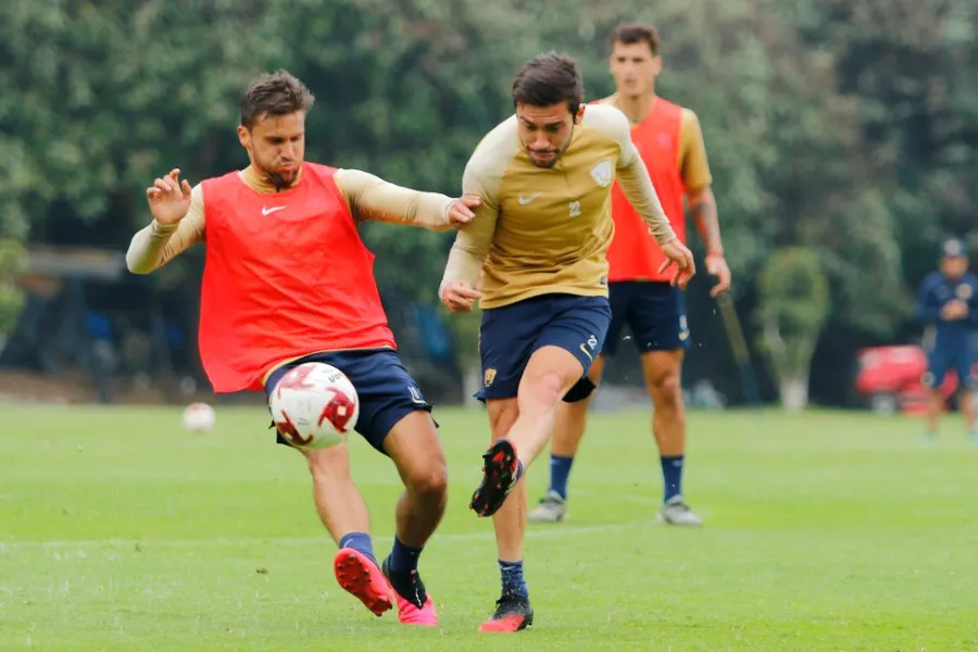 Jugadores de Pumas durante un entrenamiento