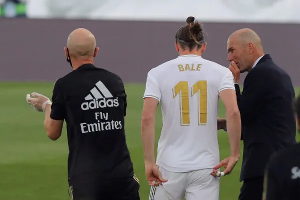EFE Bale y Zidane en la línea de banda