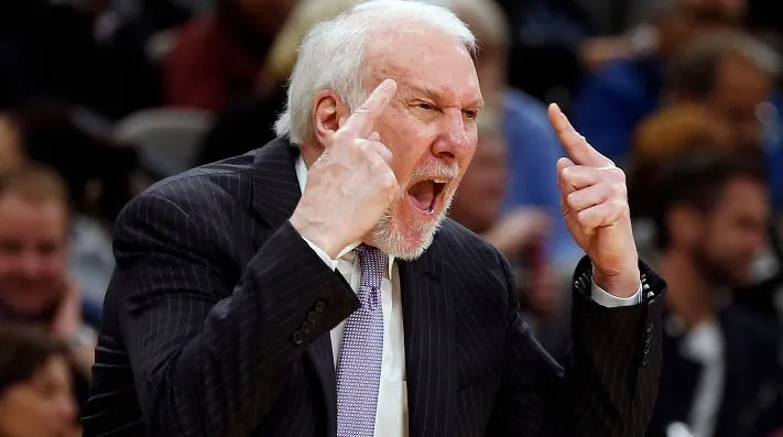Gregg Popovich explotó durante un juego