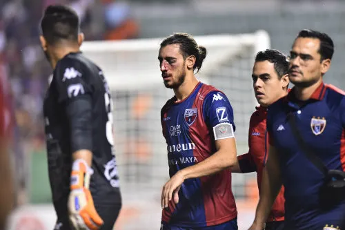 IMAGO7 Sebastián Sosa luego de sufrir una lesión