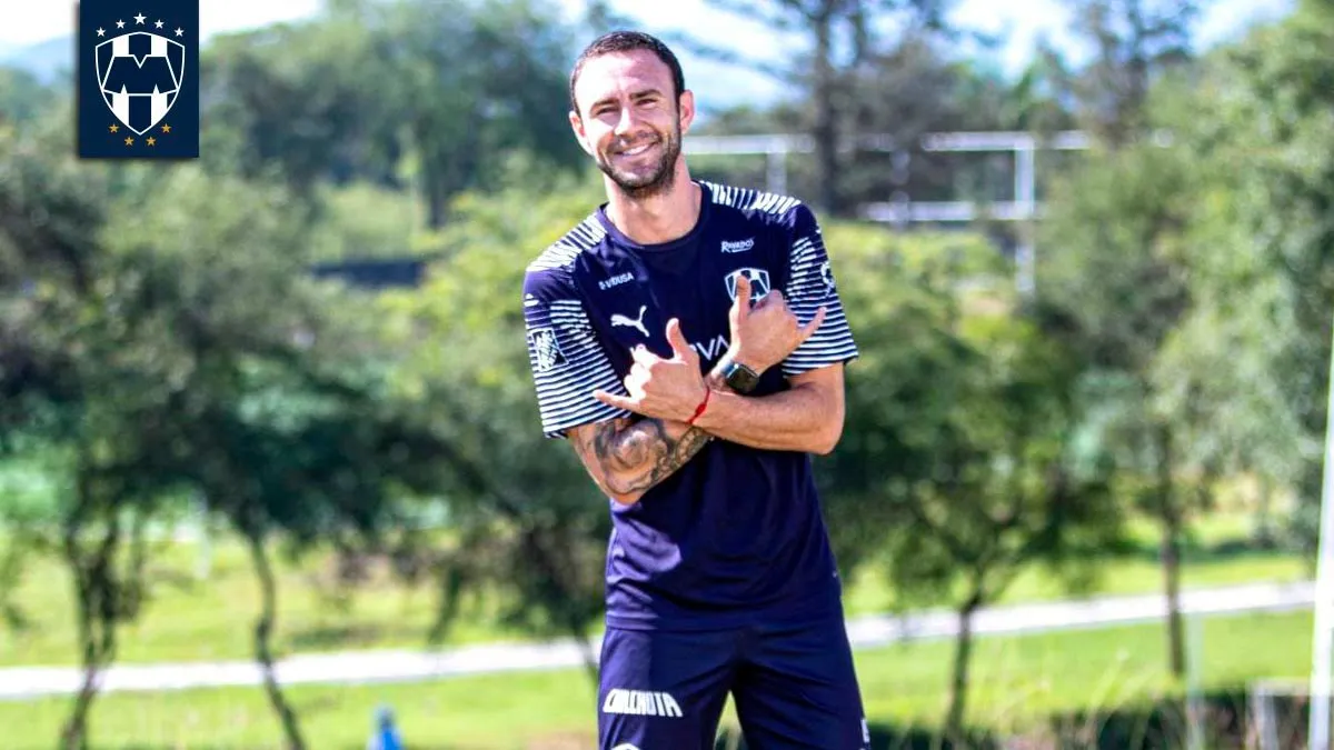 Miguel Layún sonríe tras regresar a los entrenamientos