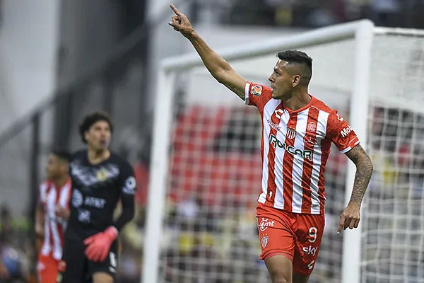 IMAGO7 El delantero festeja una anotación