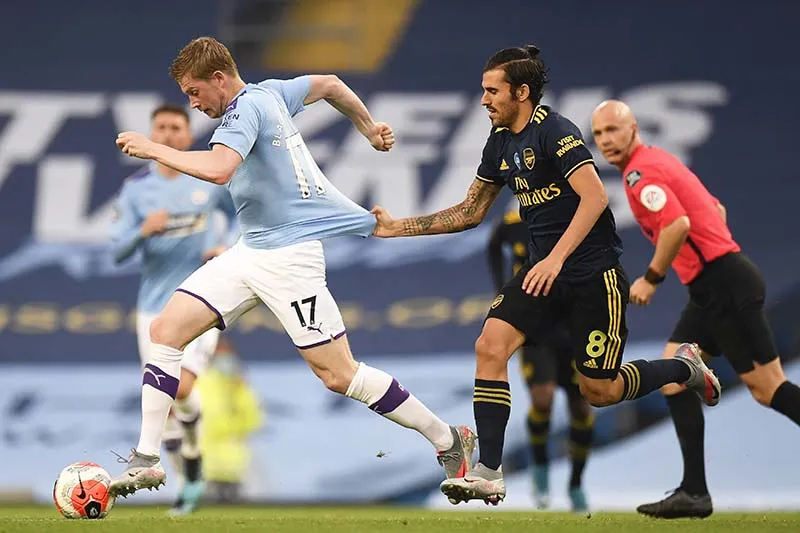 Así se pelea el esférico en el Man City vs Arsenal