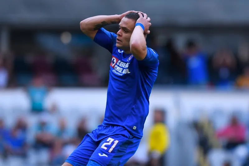 Jonathan Rodríguez lamenta una falla