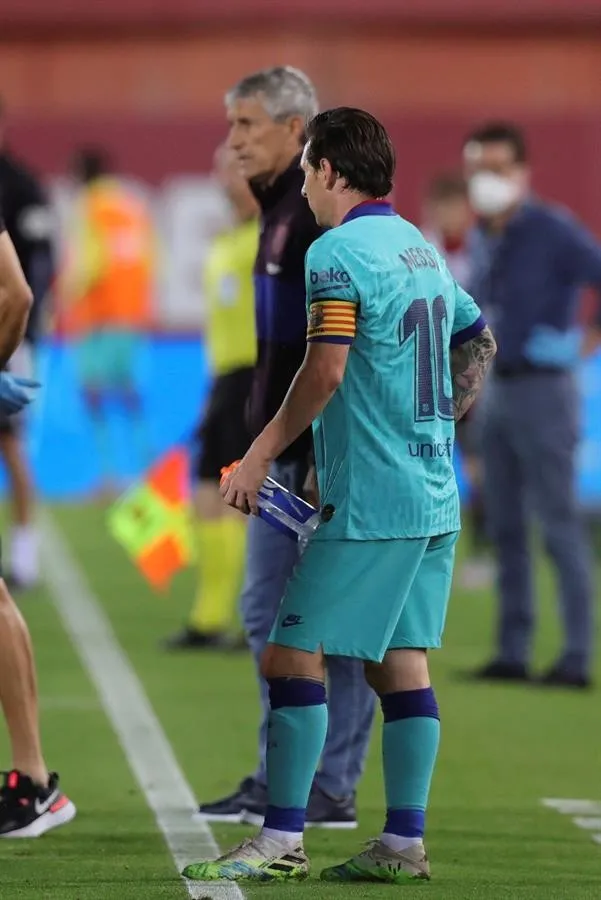 Lionel Messi junto a Quique Setién
