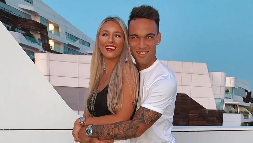 ESPECIAL Agustina Gandolfo y Lautaro Martínez se dan un abrazo