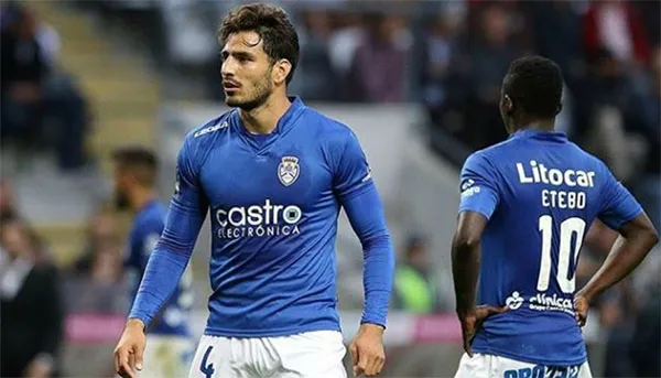 El defensa en su paso por Feirense