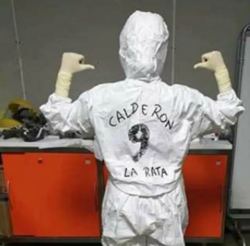 ESPECIAL La doctora italiana y su bata en homenaje a Calderón