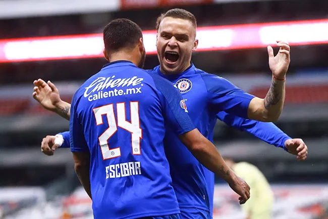 Cabecita festeja un gol con La Máquina