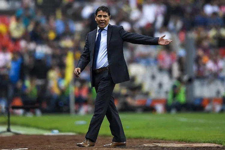 Poncho Sosa en un juego en el Estadio Azteca