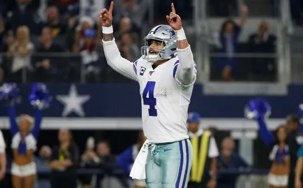 Dak Prescott durante un partido de los 'Vaqueros'