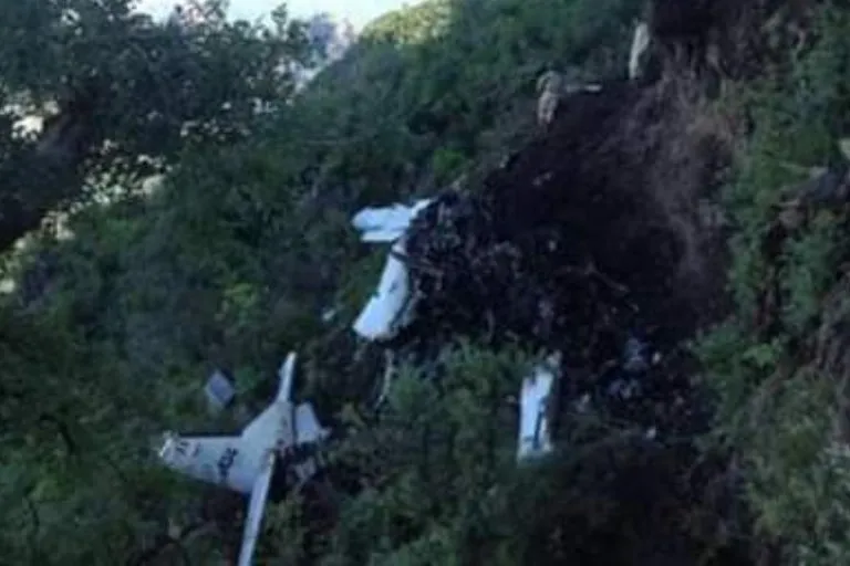 TWITTER:@JUDITHMEDRANO Avioneta desplomada