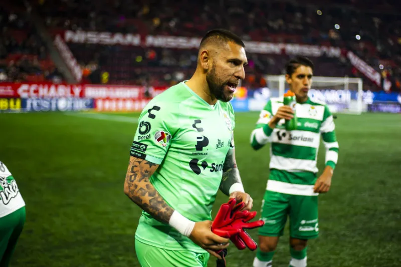 El portero sale del Estadio Caliente, la que será su nueva casa