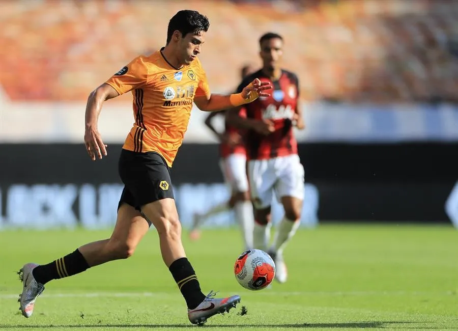EFE Raúl Jiménez durante un partido con Wolves