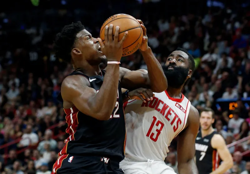 EFE Jugadorees en partido de la NBA