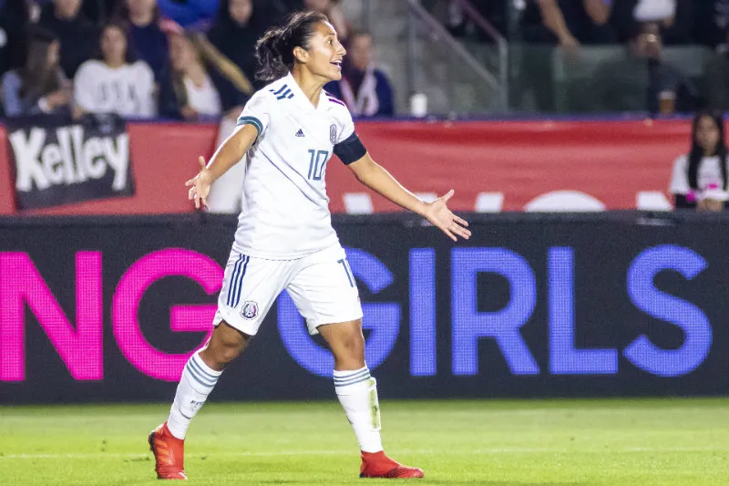 Stephanie Mayor con el Tri