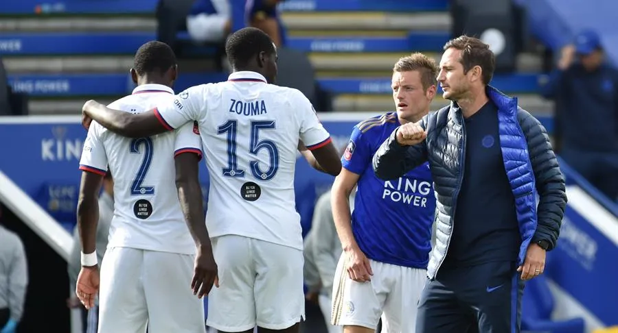 Frank Lampard celebra la victoria con sus jugadores