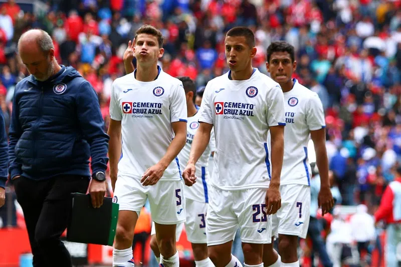 IMAGO7 Jugadores lamentan un resultado