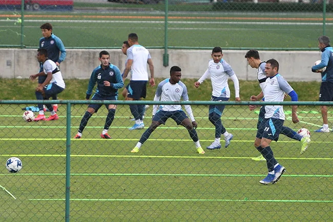 IMAGO7 Jugadores de Cruz Azul, durante un entrenamiento