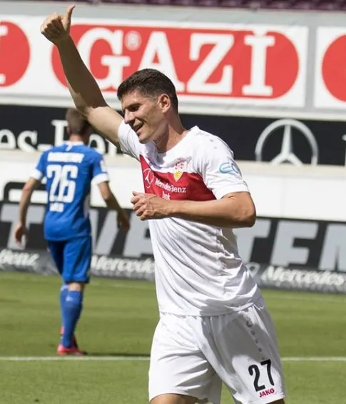 Gómez celebra posiblemente su último gol como profesional