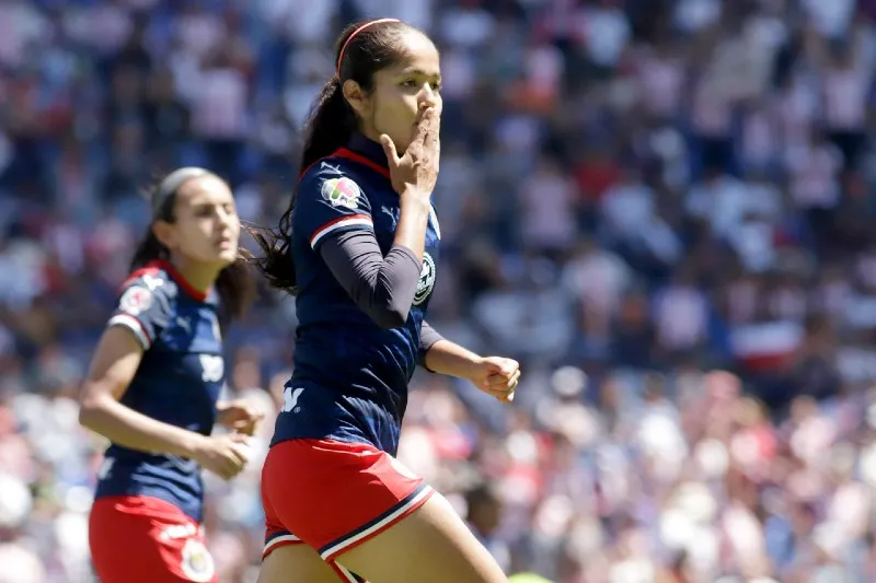 García celebra un gol en la Liga Femenil MX