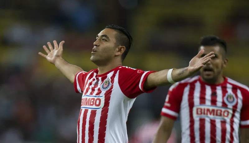 Marco Fabián en celebración con Chivas