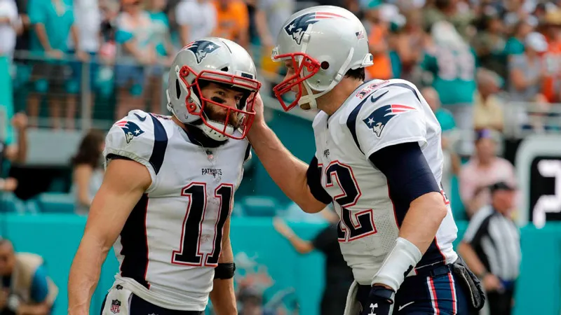 AP El quarterback y receptor celebran un touchdown con Pats