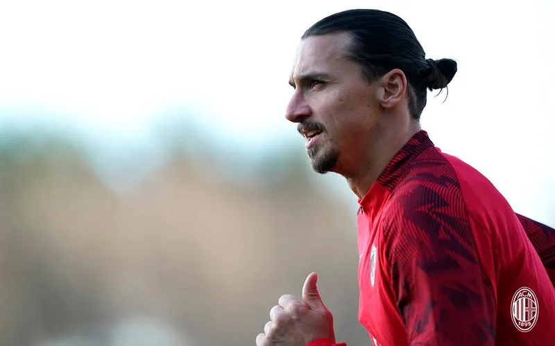 TWITTER @acmilan El delantero sueco en un entrenamiento