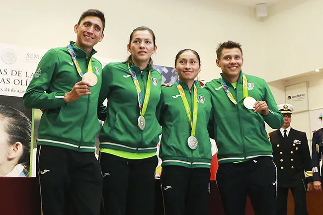 González, junto a otros medallistas mexicanos en Río 2016