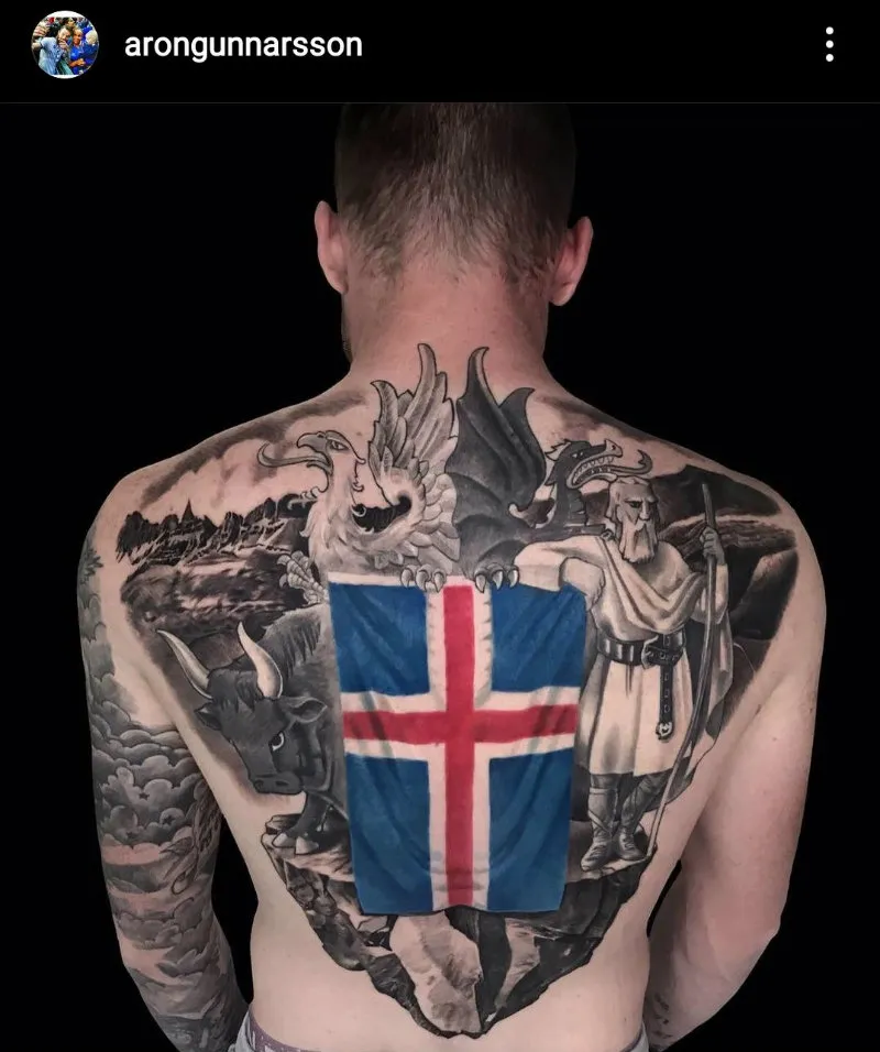 El capitán Aron Gunnarsson tiene tatuados a los Cuatri Guadianes de la isla en la espalda