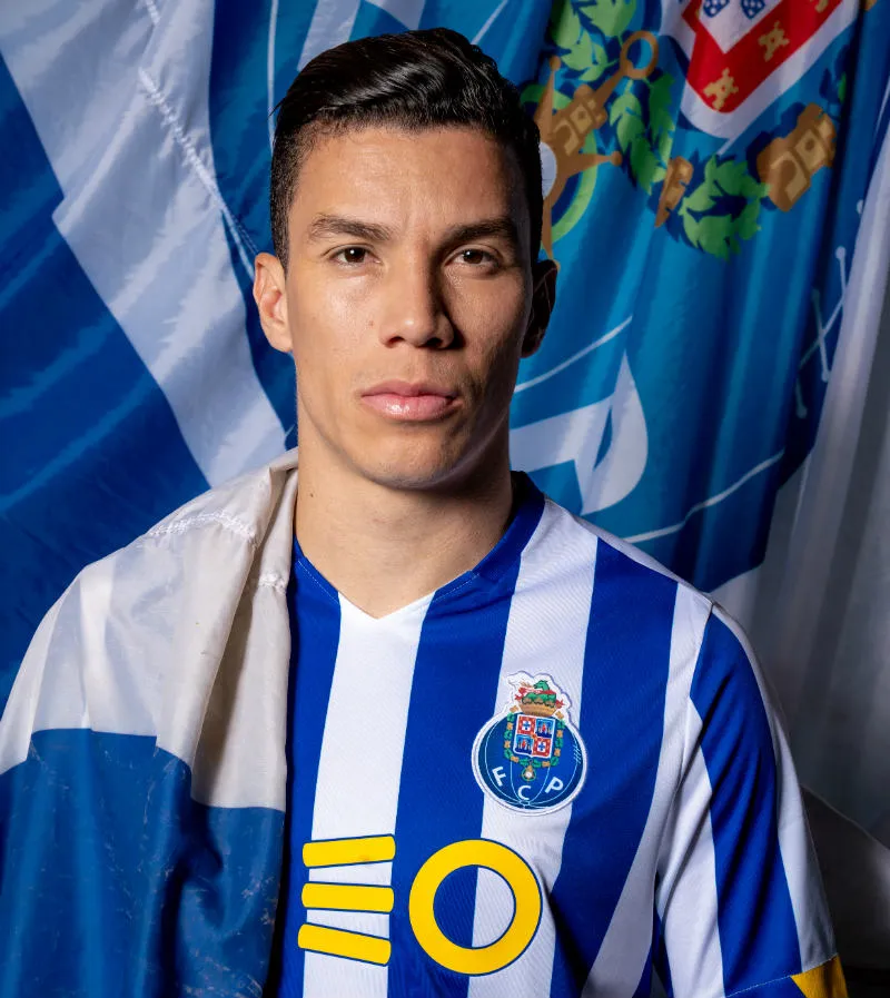 TWITTER @FCPorto Mateus Uribe también luce la nueva indumentaria de Los Dragones