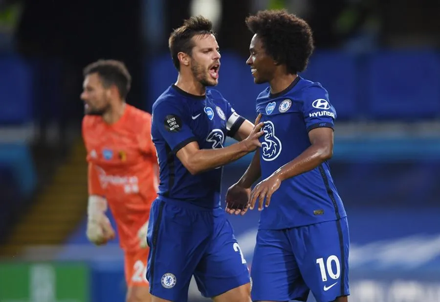 EFE Willian es felicitado tras su anotación