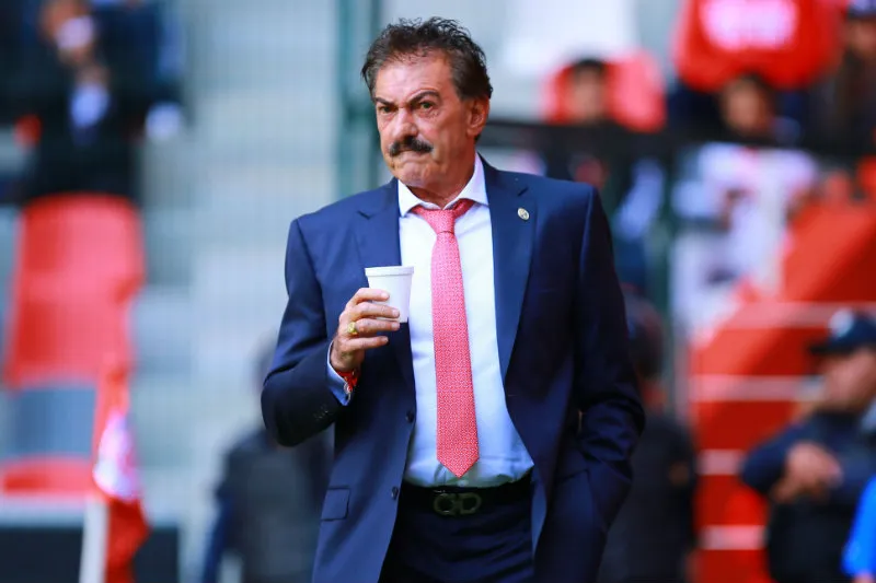 La Volpe en un partido de la Liga MX