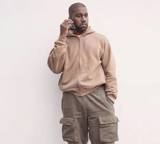 AP Kanye West, posa ante la lente de la cámara