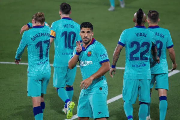 Luis Suárez celebrando su anotacion
