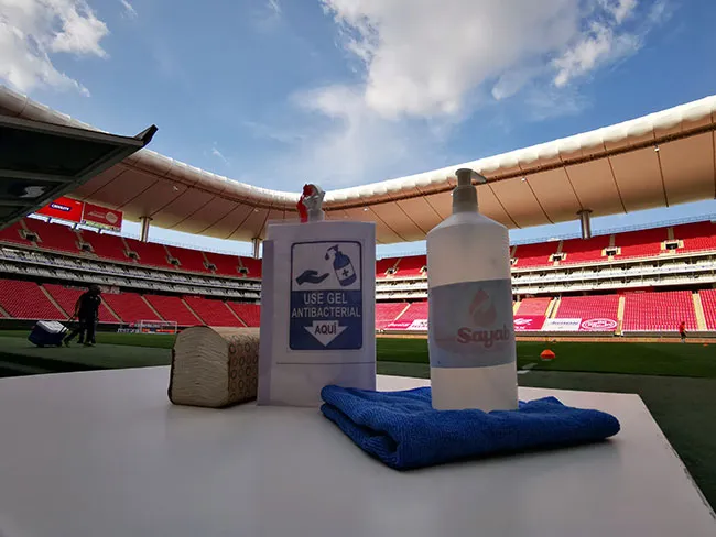 Gel antibacterial en el Estadio Akron