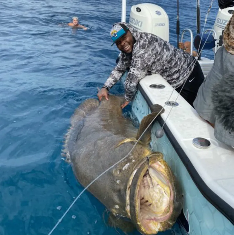 TWITTER @jawaan_taylor74 El tacle ofensivo con el pez mero