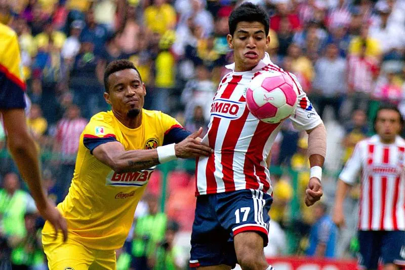 Rosinei en un Clásico de Clásicos contra Chivas