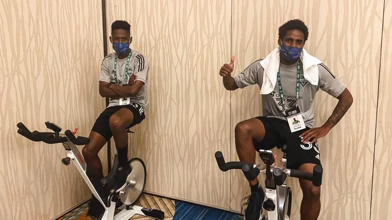 Jugadores del Seattle Sounders ejercitándose