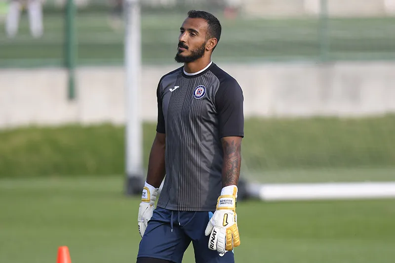 Guillermo Allison en un entrenamiento con Cruz Azul