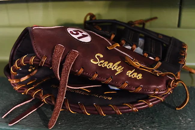 IMAGO7 Manopla en el estadio de Venados