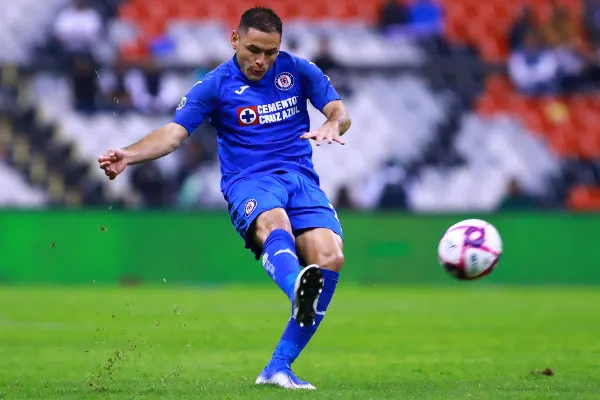 IMAGO7 Pablo Aguilar, zaguero de Cruz Azul