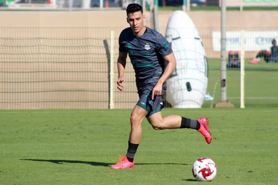 TWITTER @CLUBSANTOS Manu Balda en su primer entrenamiento con Santos