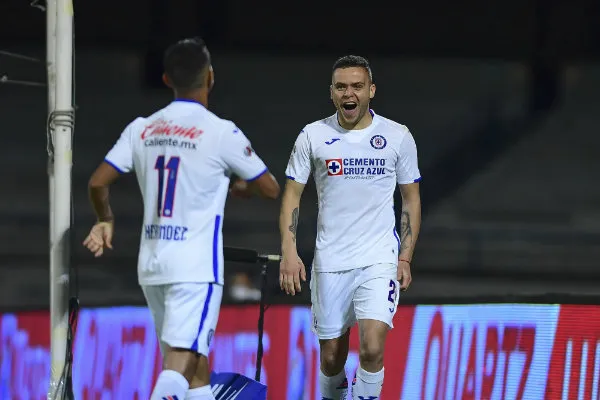 Jugadores de La Máquina celebran un gol