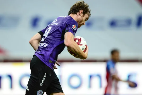 Aristeguieta celebra su gol